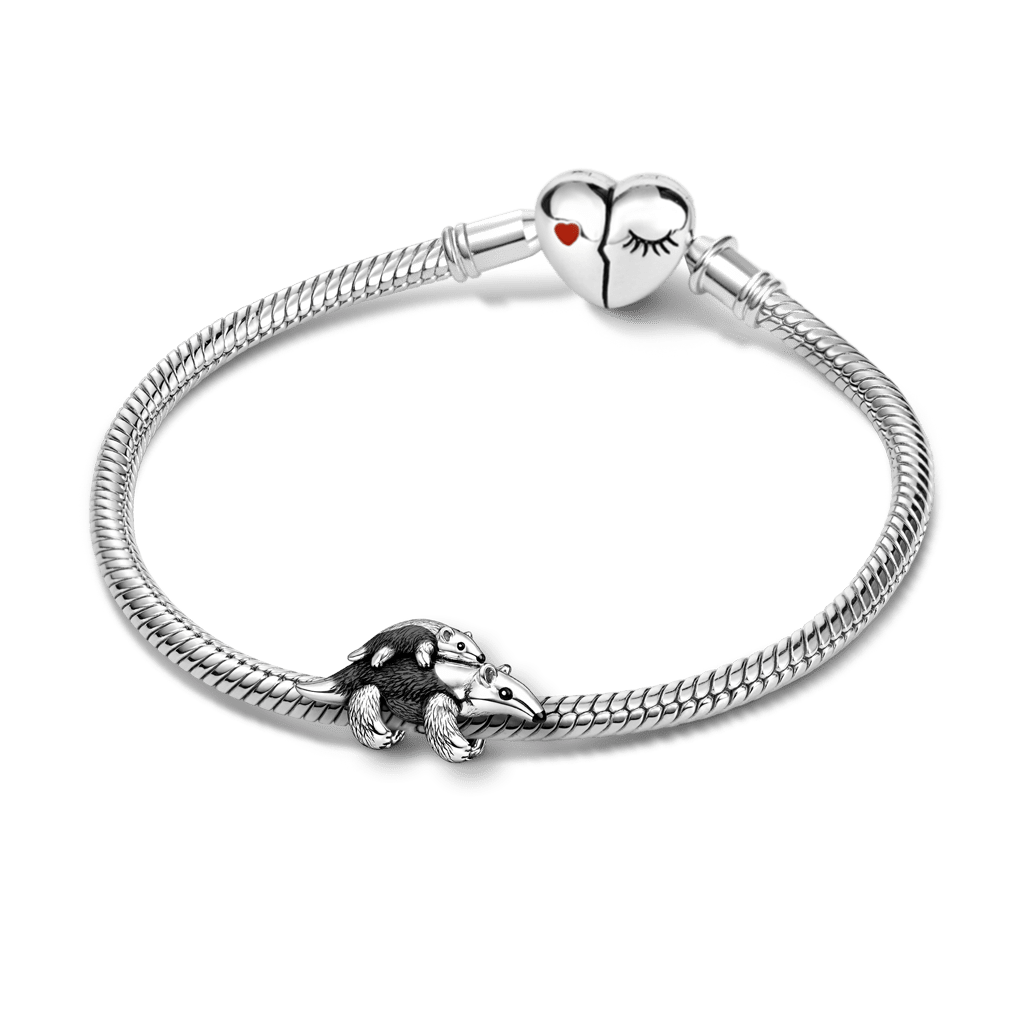 Gnoce Anteater Carrying Baby  Charm_3