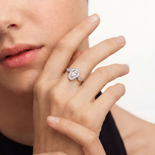 Gnoce Wings Pear-Cut Ring Platinum-plated Silver Blend_2