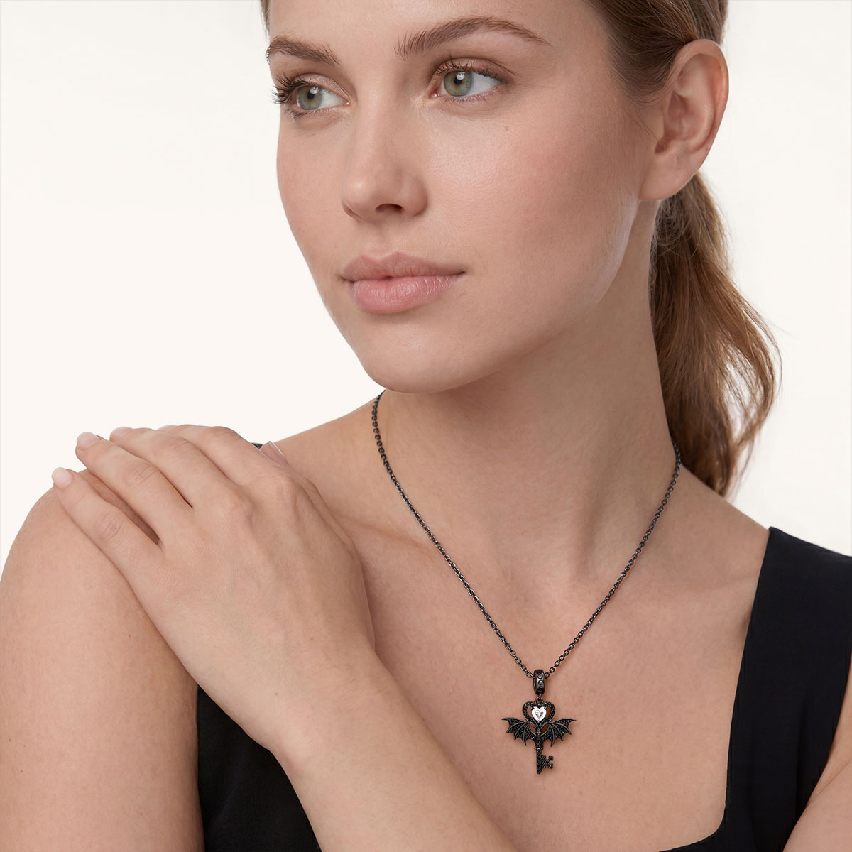 Gnoce Dark Style Bat Wings & Key Charm_4