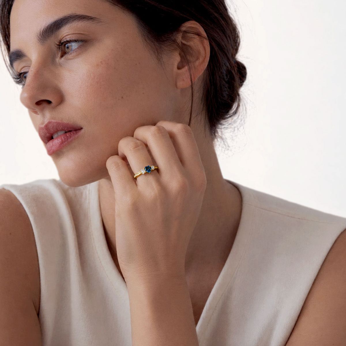 Gnoce Sparkling Three-Stone Promise Ring_4